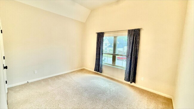 Building Photo - 10012 Adagio Cv