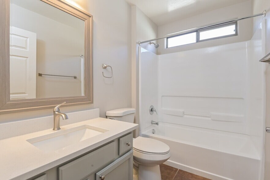 Building Photo - 7103 S Providence Dr