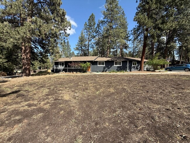 Building Photo - Spacious 4 Bed/3 Single Family Home in SW Bend - Large Backyard