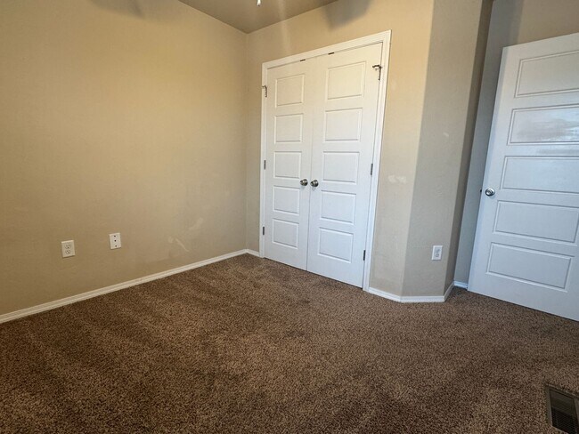 Building Photo - 1301 SW Washington apt 3- AVAILABLE NOW!