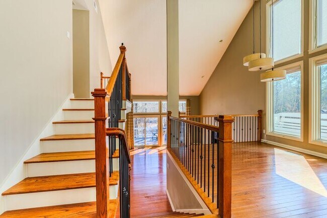 Building Photo - 4518 Club House Dr