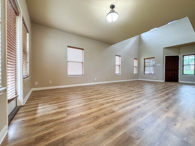 Building Photo - 1908 Tanger Ter