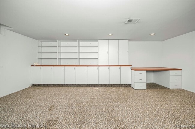 Building Photo - 28977 Lake Park Dr