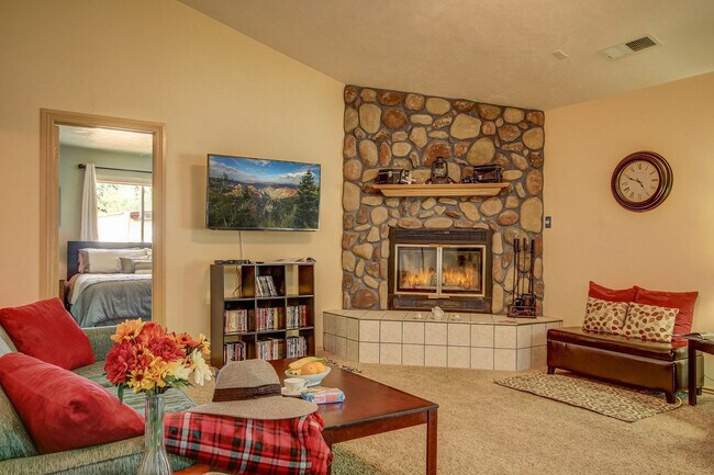 Building Photo - 575 S 60 E