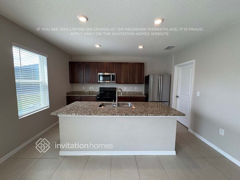 Building Photo - 32642 Brooks Hawk Ln