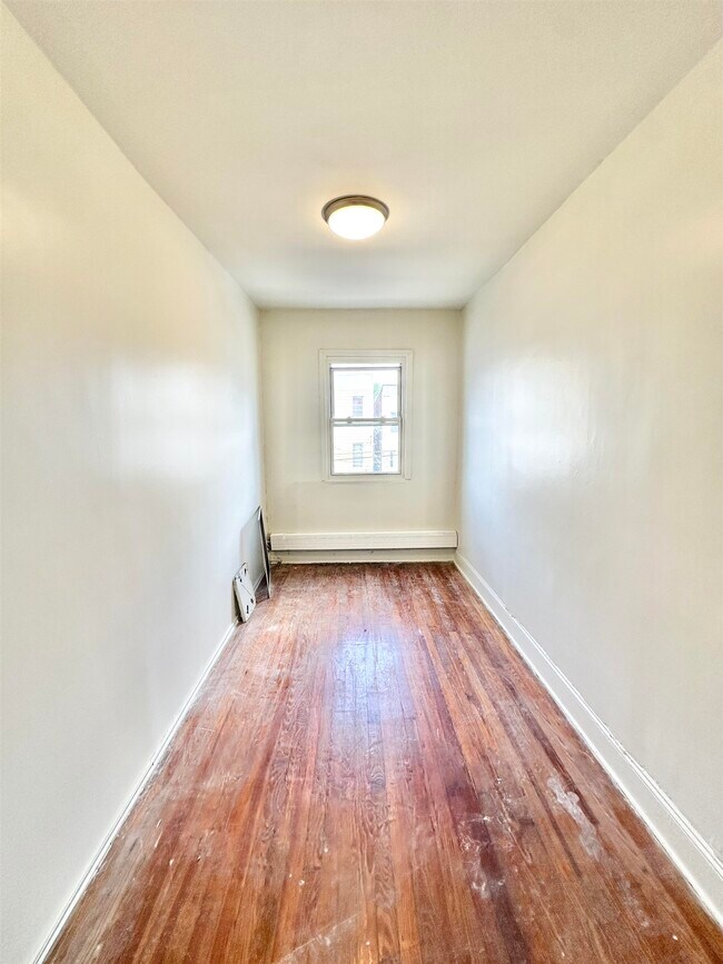 Building Photo - 144 Van Horne St