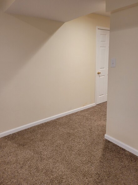 Building Photo - 9402 Trumpet Ln