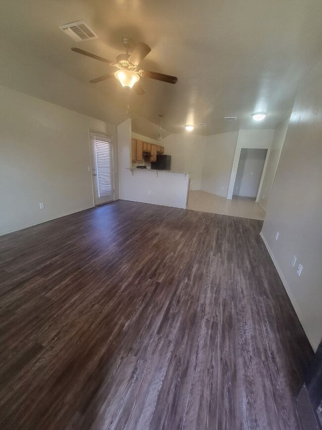 Building Photo - Welcome Home!!