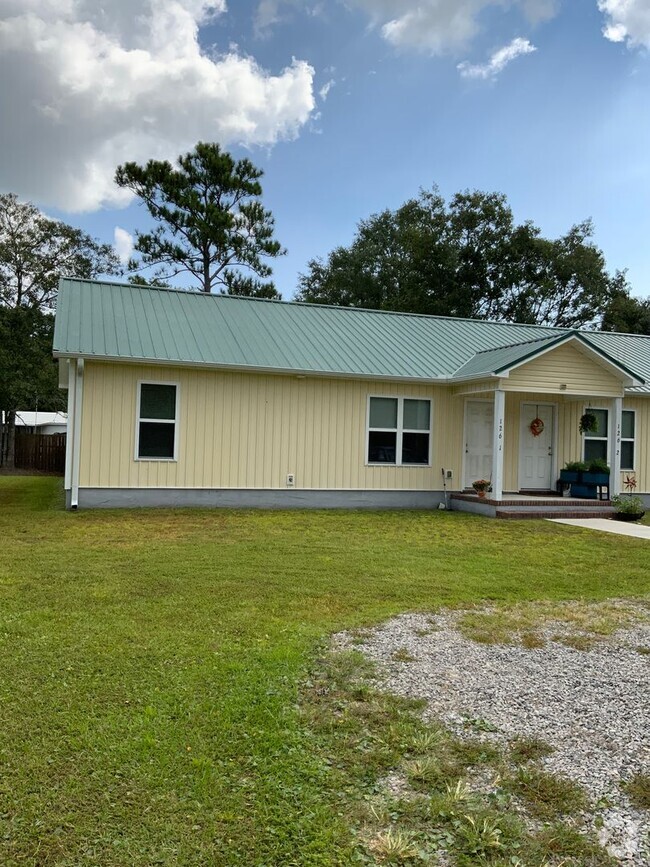 Building Photo - 2 Bedroom Duplex in Holly Ridge