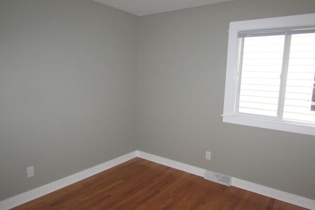 Building Photo - 6405 Alison Ln
