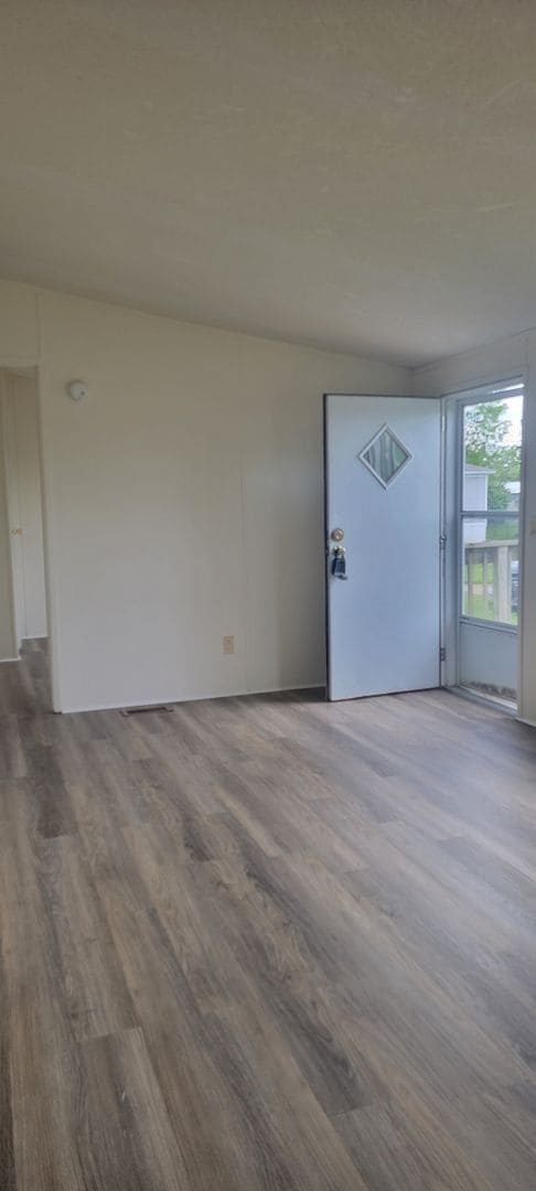 Building Photo - 3 Bedroom, 2 Bath Double Wide in Rockwell ...