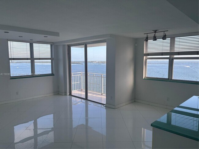 Building Photo - 770 Claughton Island Dr