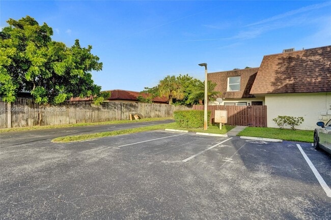 Building Photo - 7947 Tam Oshanter Blvd