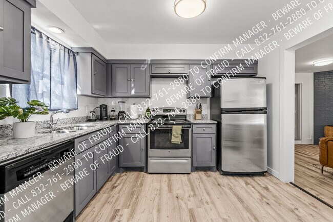 Building Photo - 12811 Pandora Dr