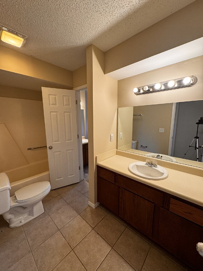 Building Photo - 1820 S 13th Pl