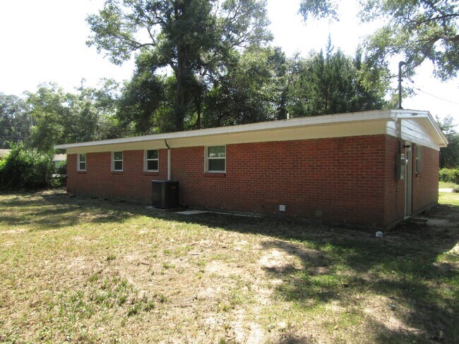 Building Photo - 4BR Home with LVP Flooring, Open Layout & Large Backyard Near Dogwood