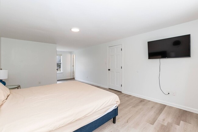 Building Photo - Four bedroom Corner Lot!