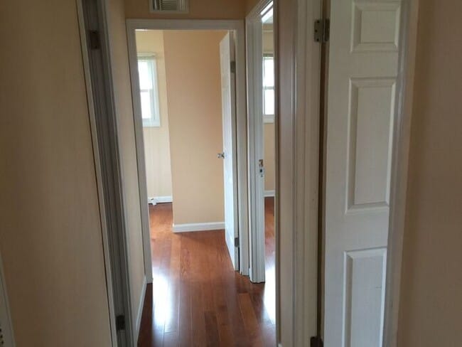 Building Photo - 3 bedroom, 1 full bath fully remodeled Ranch home in Parchment Schools