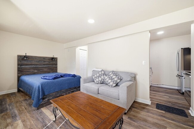 Building Photo - 1243 Cedars Ct