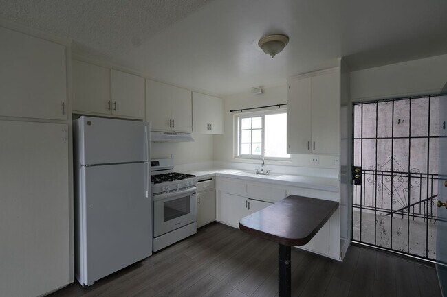 Building Photo - 924 W. 226TH