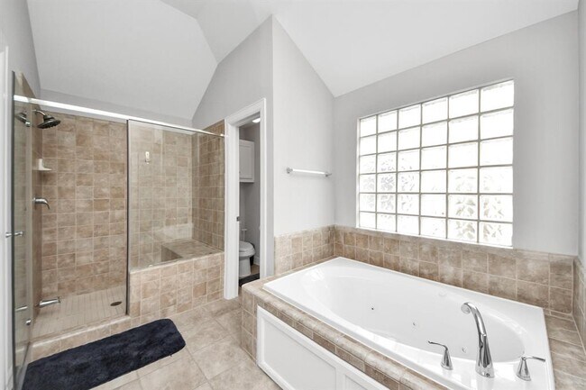 Building Photo - 3718 Main Poplar Dr