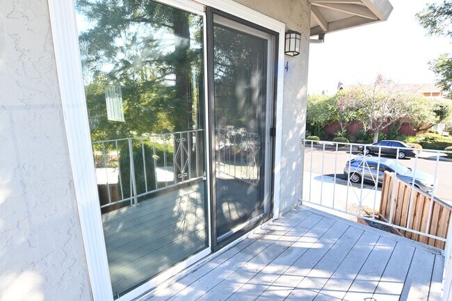 Building Photo - 3993 Starview Dr