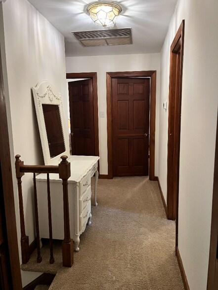 Building Photo - 13600 Fox Chase Terrace