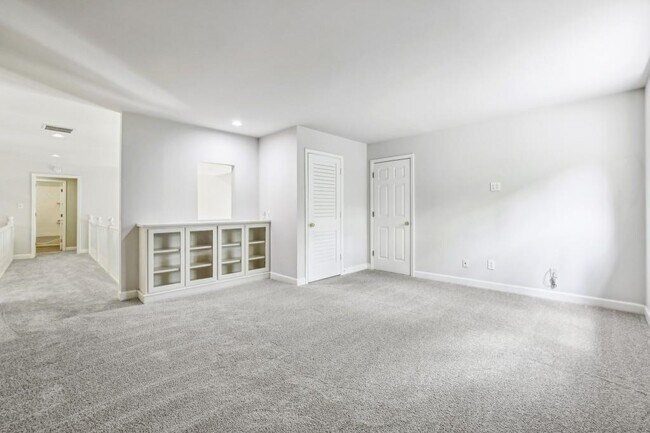 Building Photo - 110 Westchester Way