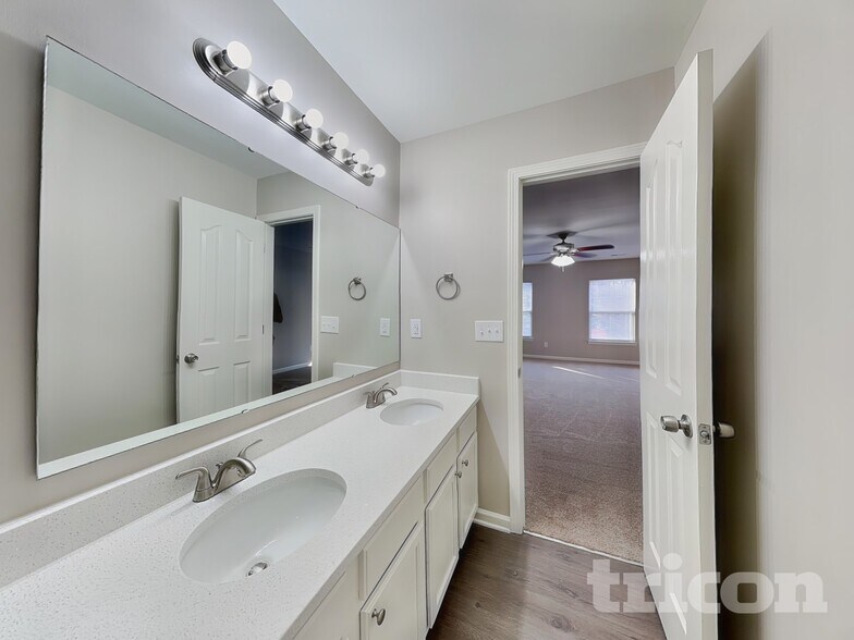 Building Photo - 8600 Old Potters Rd