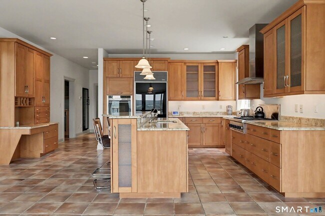Building Photo - 12 Fox Run