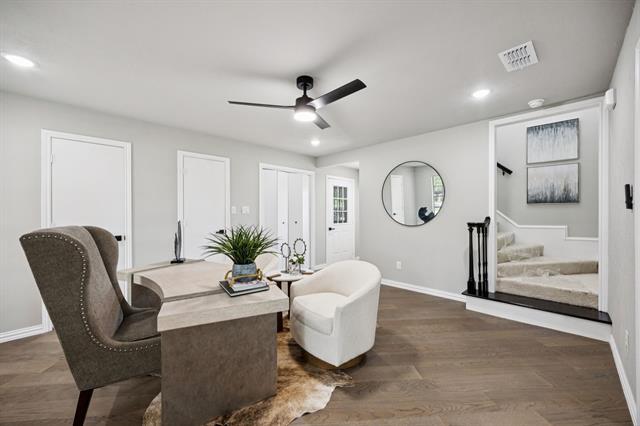 Building Photo - 10 Chisholm Trail