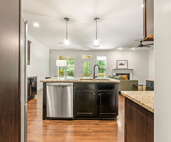 Building Photo - Convenient Carrboro Living in a Spacious 4 Bedroom Home