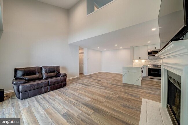 Building Photo - 10038 Oakton Terrace Rd