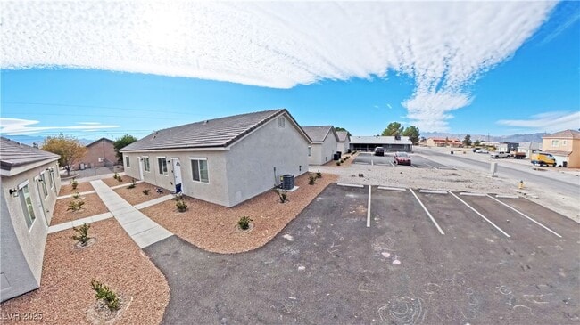 Building Photo - 1111 Sixshooter Ave