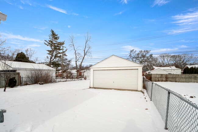 Building Photo - 24126 Dartmouth St