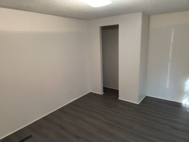 Building Photo - 715 Northview Cir