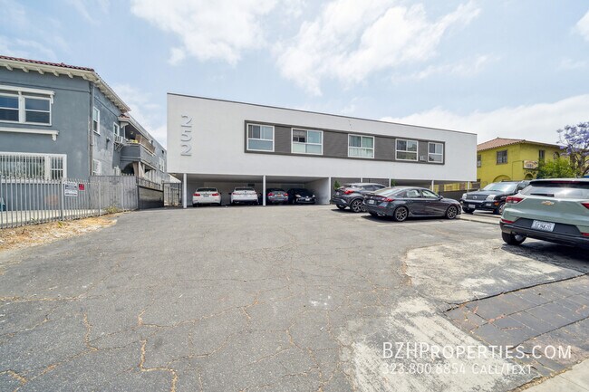 Building Photo - 252 S New Hampshire Ave