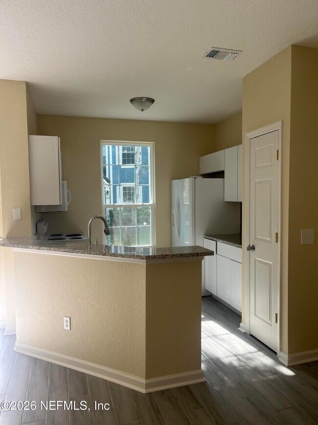 Building Photo - 13703 Richmond Park Dr N