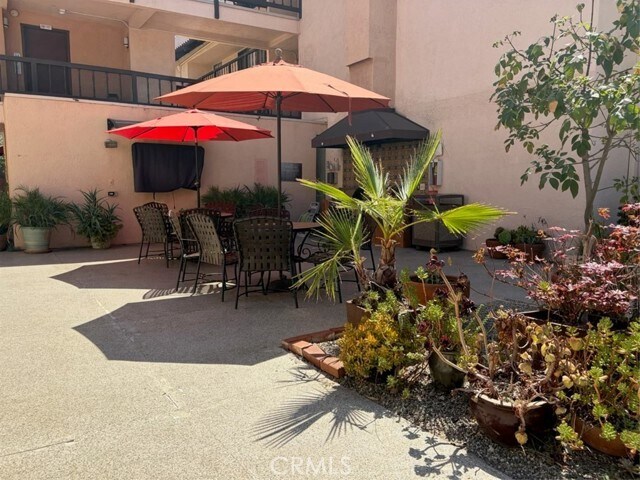 Building Photo - 1127 E Del Mar Blvd