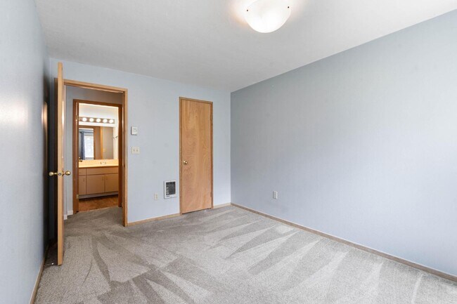 Building Photo - 3433 SW McNary Pkwy