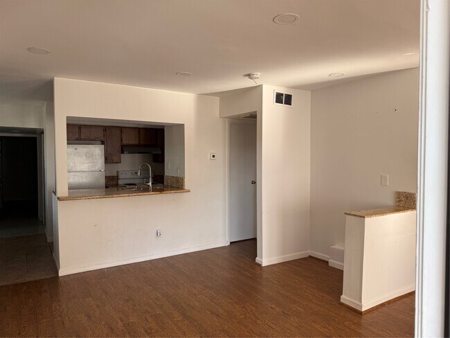 Building Photo - 6601 Sands Point Dr