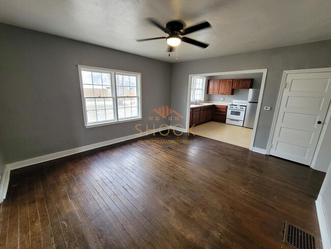 Building Photo - CENTRALLY LOCATED 3 BR HOME