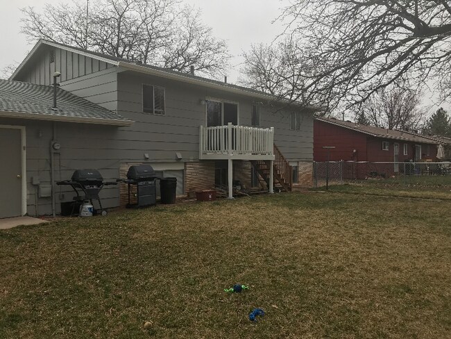 Building Photo - 1121 Ponderosa Dr