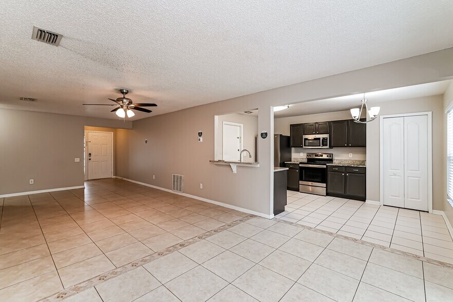 Building Photo - 12438 Dawn Vista Dr