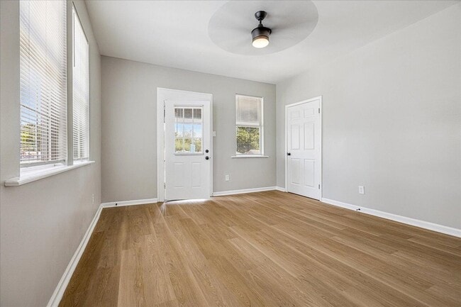 Building Photo - 2395 Forrest Avenue Unit 3