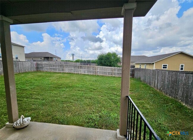 Building Photo - 729 Community Dr