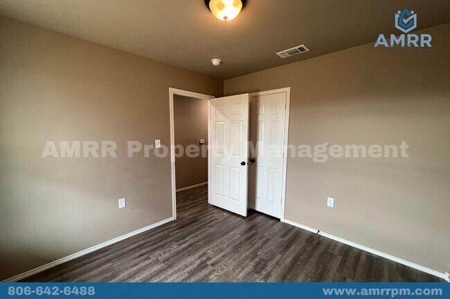 Building Photo - 314 E Ursuline St