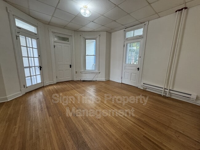 Building Photo - 117-121 East Antietam Street - 121 2nd Fl A