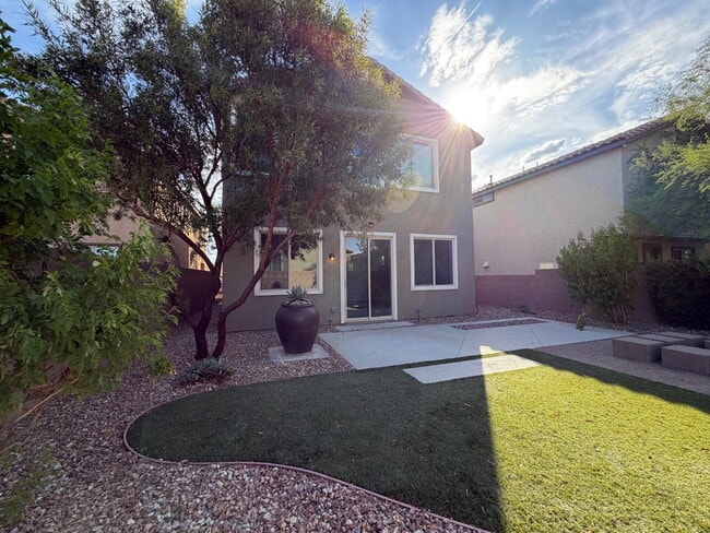 Building Photo - 4 BED 2.5 BATH 2 CAR GARAGE SINGLE FAMILY HOME W/ FULLY LANDSCAPED BACKYARD. THIS WAS FORMER MODE...