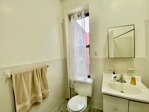 Building Photo - 215 W 106th St